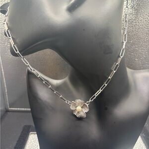 Elegant Silver Flower Pendant Necklace